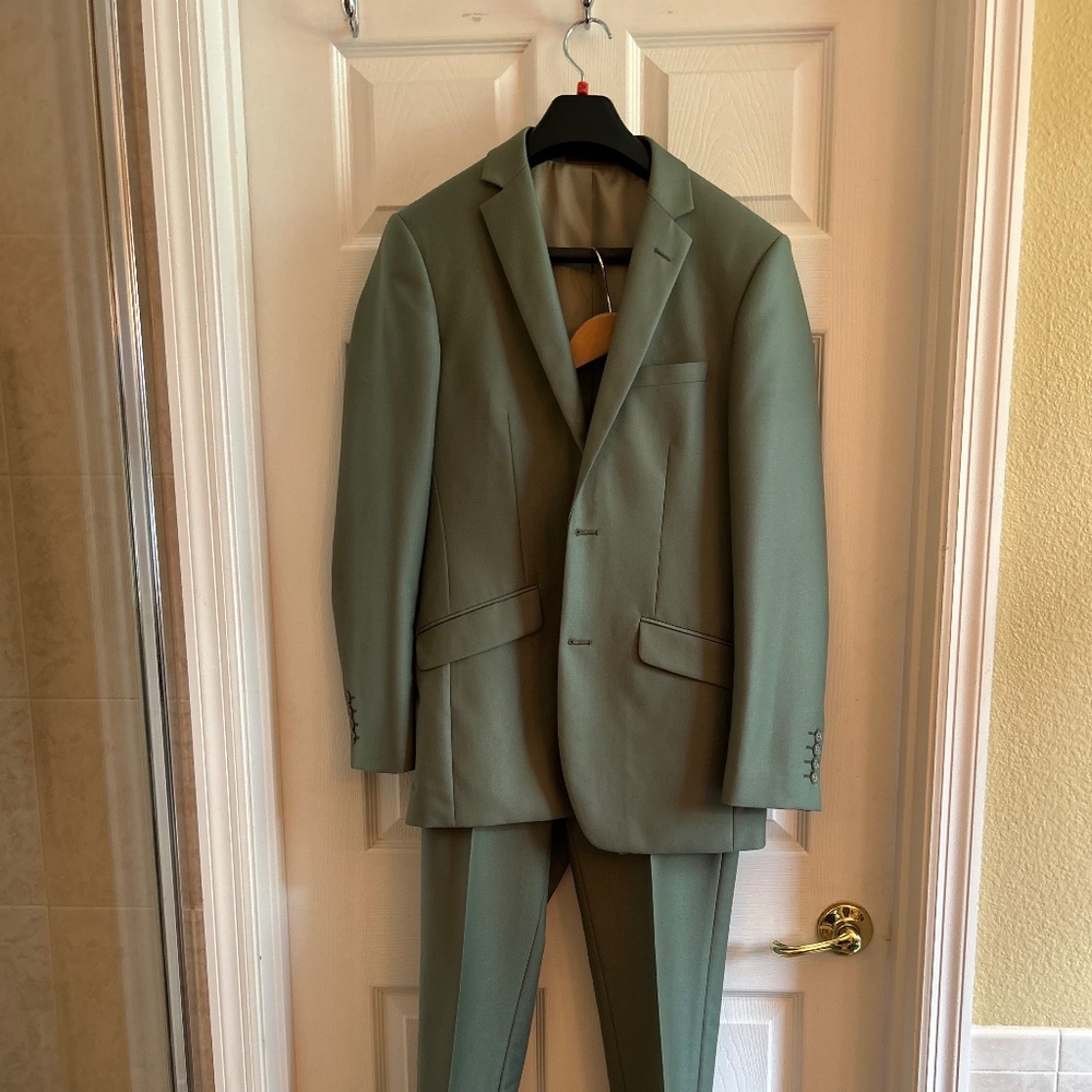 Green 36R slim fit men’s suit